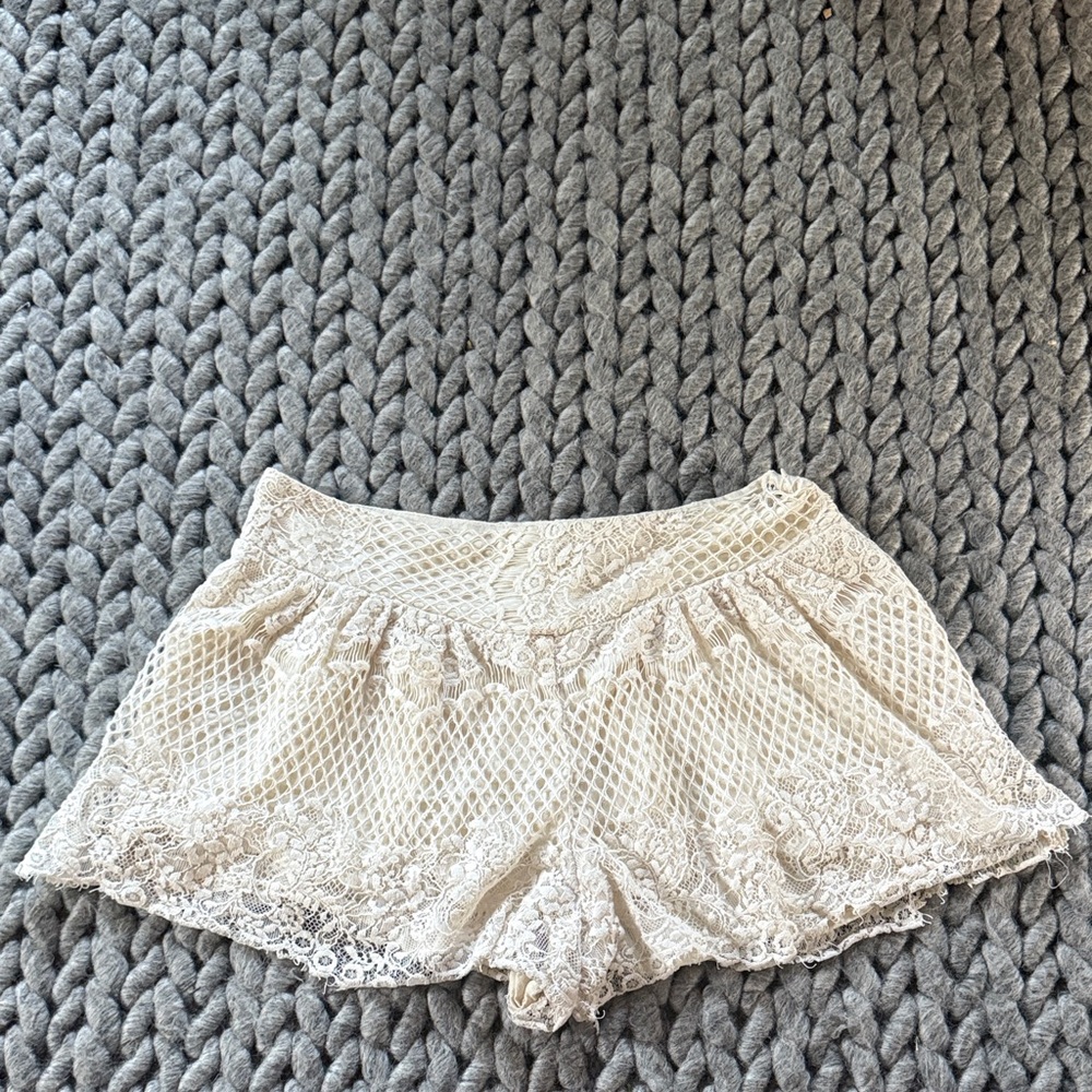Ella Moss Cream Lace High Waist Shorts